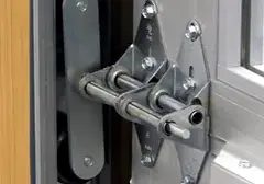Double-end stiles and double-end hinges on a commercial door