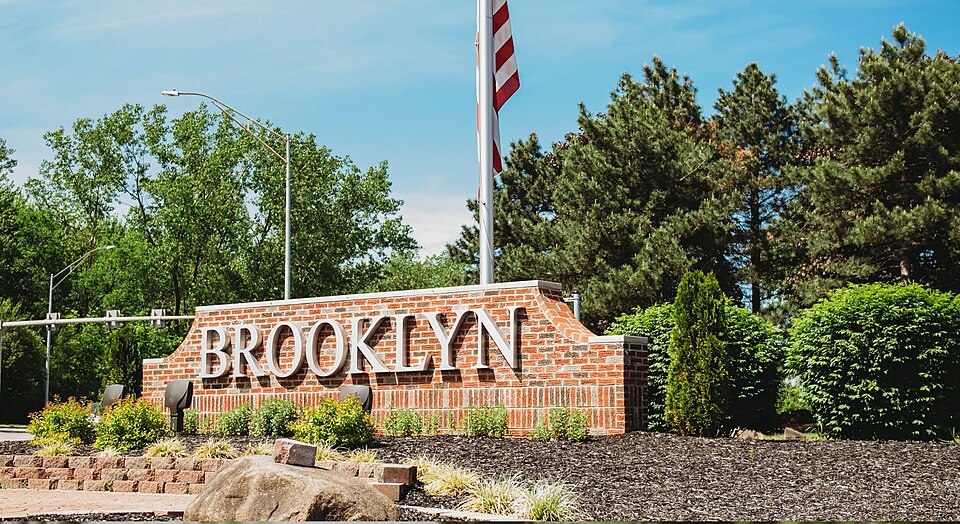 Brooklyn, Ohio: Welcome sign on Tideman & Biddulph