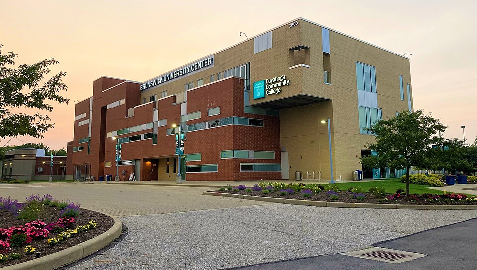 Brunswick, Ohio: Brunswick campus of Cuyahoga Community College