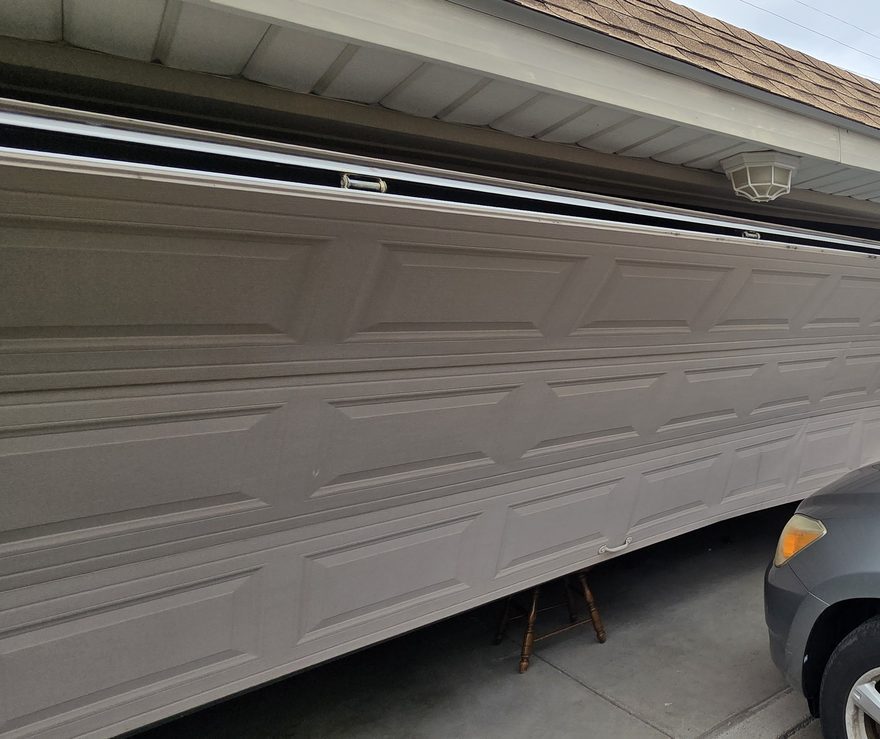 Damaged garage door before repair, photo 4