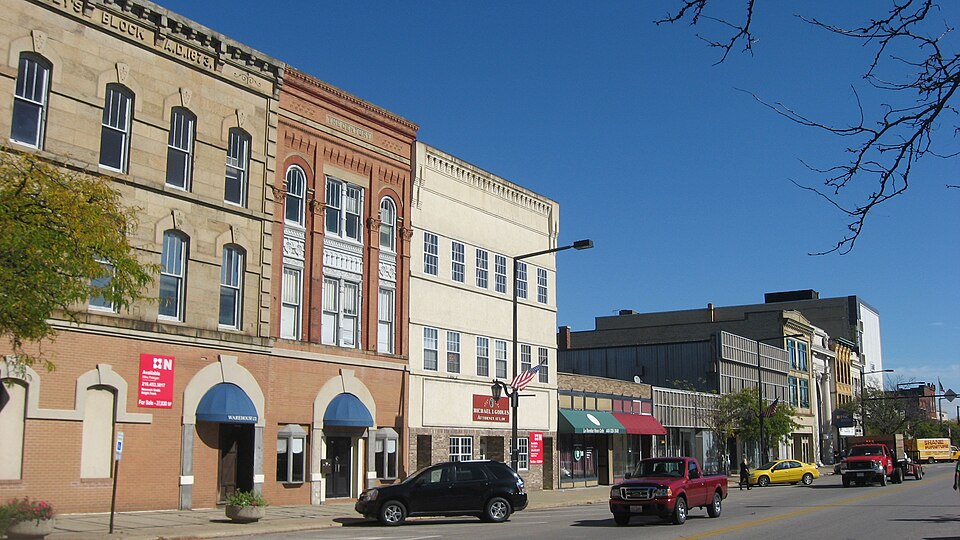 Elyria, Ohio: downtown buildings on Broad Street