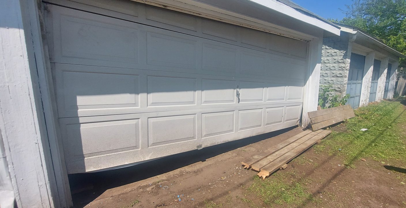 Residential garage door on a Proactive Garage Door Repair job, photo 2