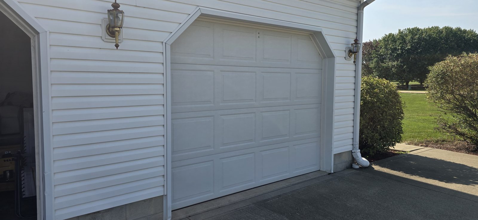 Residential garage door on a Proactive Garage Door Repair job, photo 3