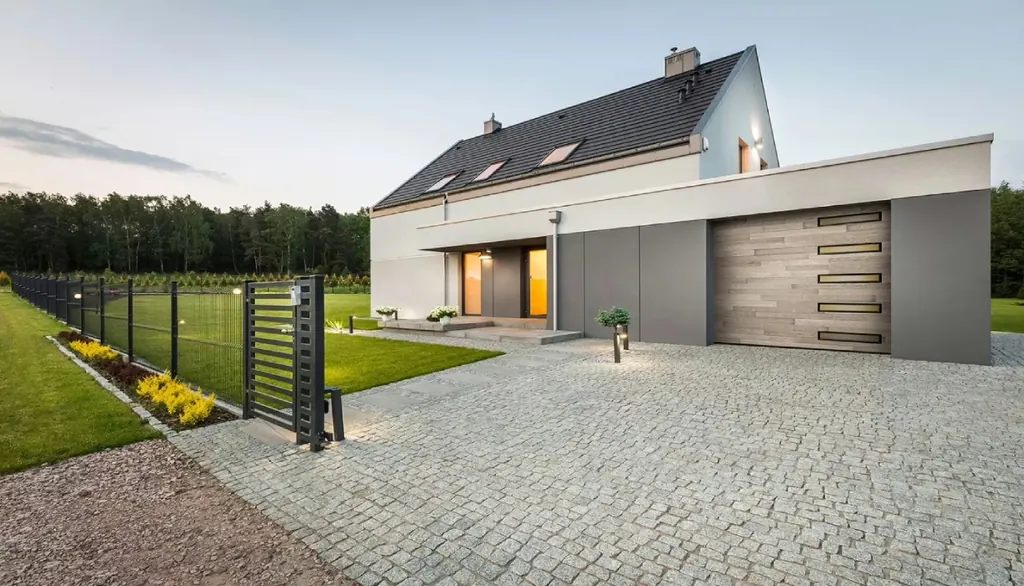 Clopay Modern Steel Ultra-Grain Plank garage door, example 5